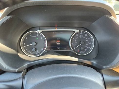 Used 2025 Nissan Sentra SV w/ SV Premium Package image 18