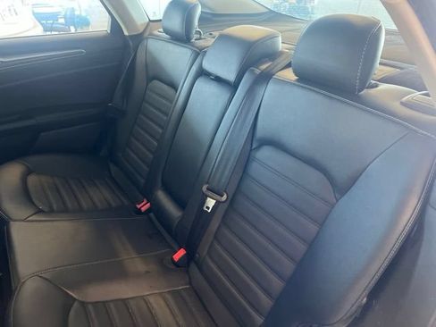 Used 2018 Ford Fusion SE w/ Equipment Group 602A FWD image 16
