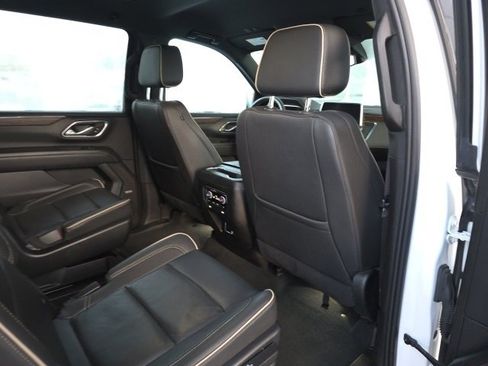 Used 2023 Chevrolet Suburban Premier image 14