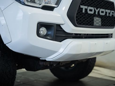 Used 2019 Toyota Tacoma TRD Sport AWD/4WD image 13