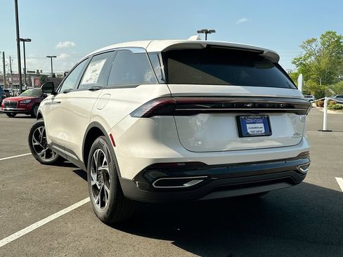 New 2026 Lincoln Nautilus Premier image 6