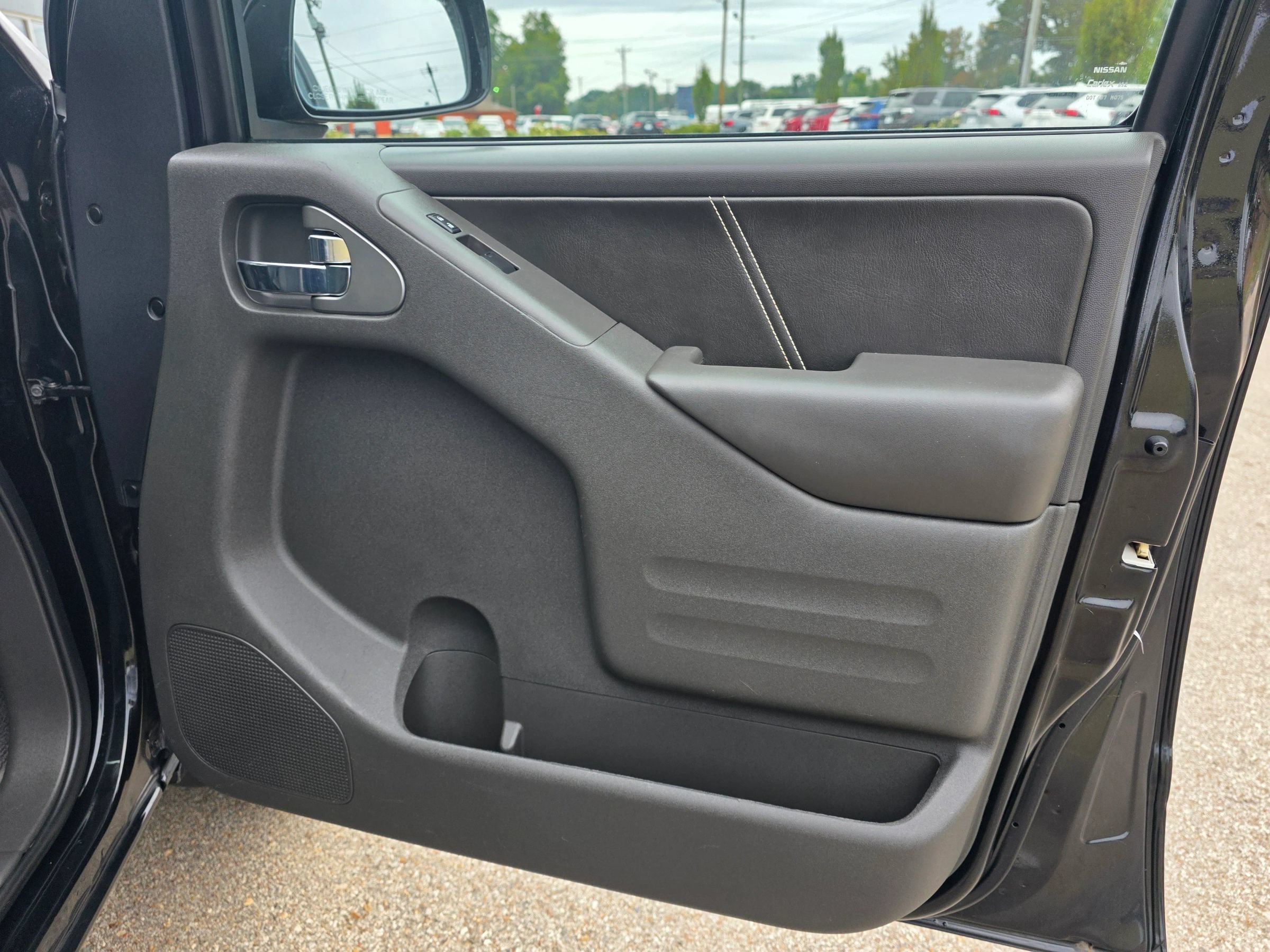 Used 2020 Nissan Frontier PRO-4X w/ Pro-4x Utility Package AWD/4WD image 5