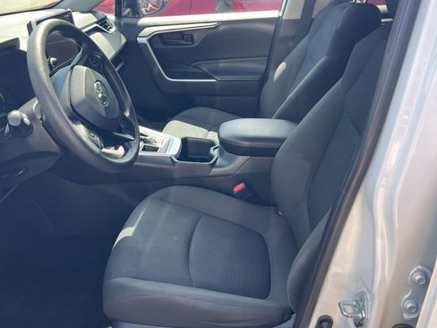 Used 2025 Toyota RAV4 LE AWD/4WD image 10