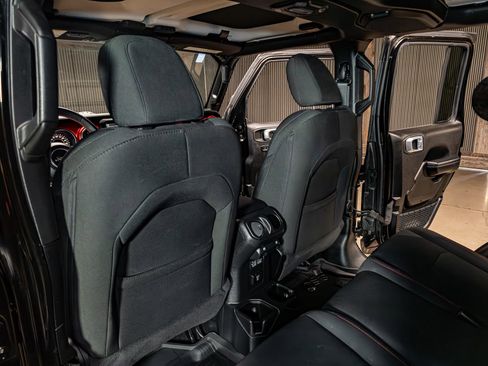 Used 2023 Jeep Gladiator Rubicon w/ LED Lighting Group AWD/4WD image 19