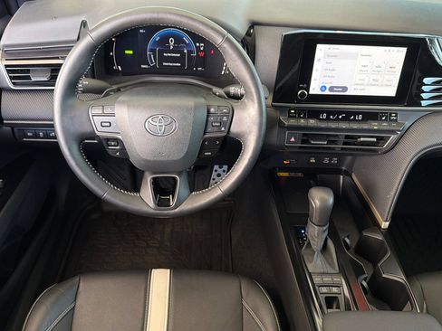 Used 2025 Toyota Camry SE w/ Convenience Package FWD image 15