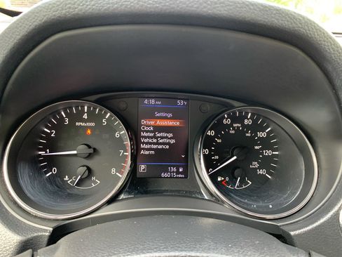 Used 2018 Nissan Rogue SV AWD/4WD image 11