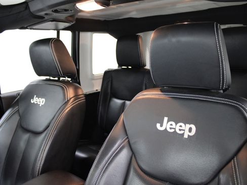 Used 2015 Jeep Wrangler Unlimited Sahara w/ Connectivity Group image 4