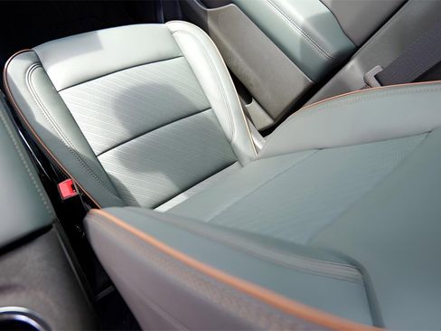 New 2026 GMC Yukon XL AT4 w/ AT4 Premium Plus Package image 27