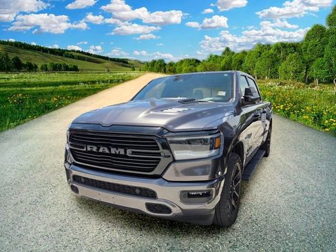 Used 2023 RAM 1500 Laramie AWD/4WD image 3