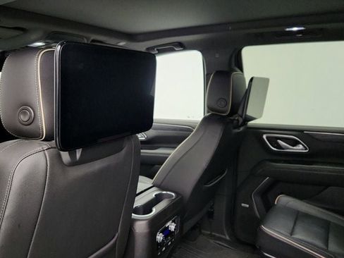 Used 2021 GMC Yukon SLT w/ SLT Premium Package image 24