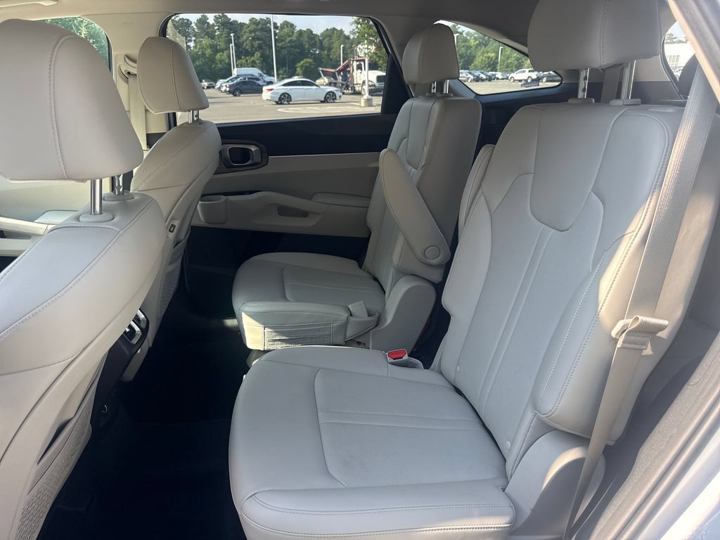 Used 2023 Kia Sorento EX w/ Panoramic Sunroof Package FWD image 32