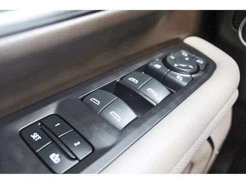 Used 2024 GMC Yukon SLT w/ SLT Premium Package image 21