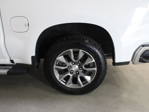 Used 2022 Chevrolet Silverado 1500 LT AWD/4WD image 27