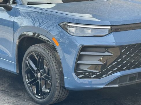 New 2026 Volkswagen Tiguan SE R-Line image 3