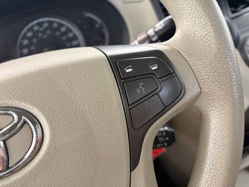 Used 2013 Toyota Sienna LE FWD image 17