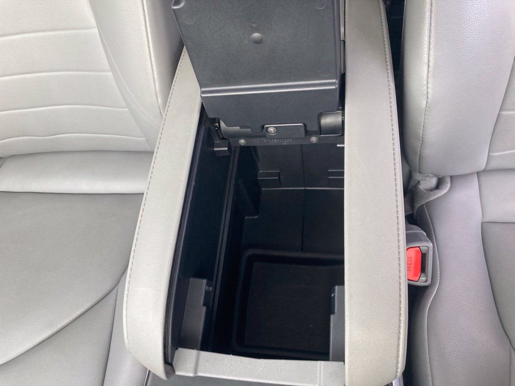 Used 2020 Toyota Highlander XLE AWD/4WD image 19