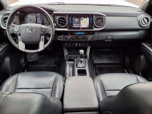 Used 2019 Toyota Tacoma TRD Off-Road AWD/4WD image 10
