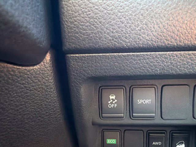 Used 2016 Nissan Rogue SV AWD/4WD image 40