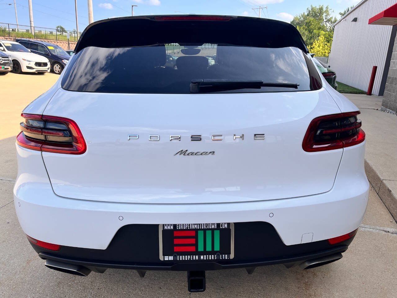 Used 2018 Porsche Macan w/ Premium Package Plus AWD/4WD image 4