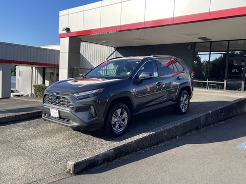 Certified 2024 Toyota RAV4 LE AWD/4WD image 4