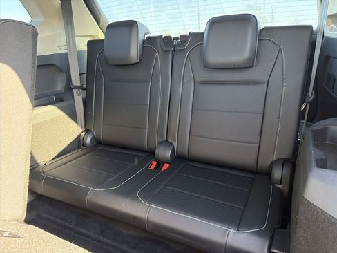 Used 2021 Volkswagen Tiguan SE w/ Panoramic Sunroof Package FWD image 14