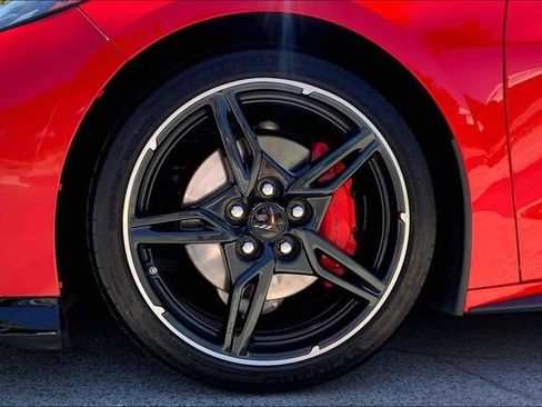 Used 2021 Chevrolet Corvette Stingray Preferred Cpe w/ Engine Appearance Package RWD image 9