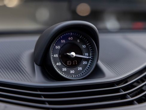 Certified 2022 Porsche Taycan 4 Cross Turismo image 31