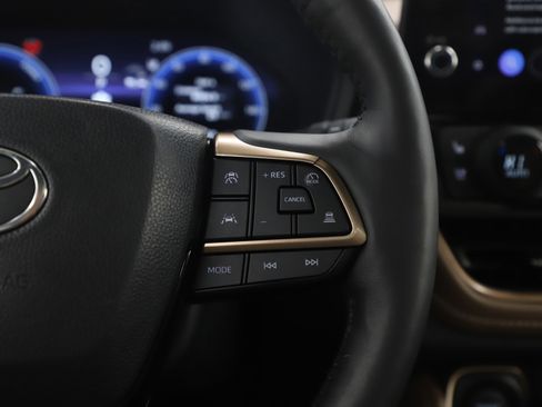 Used 2024 Toyota Grand Highlander AWD Hybrid image 30