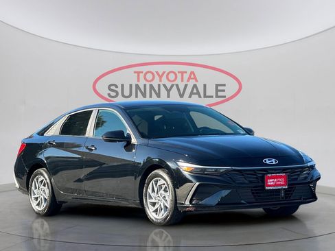 Used 2025 Hyundai Elantra Blue image 10
