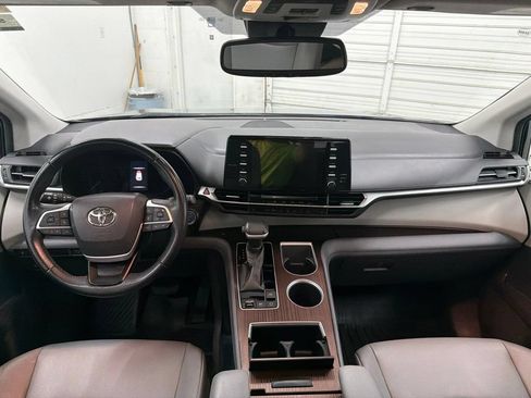 Used 2021 Toyota Sienna XLE FWD image 28