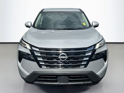 Used 2025 Nissan Rogue SV FWD image 2