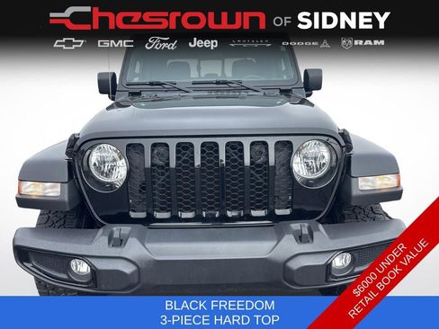 Used 2023 Jeep Gladiator Willys image 8