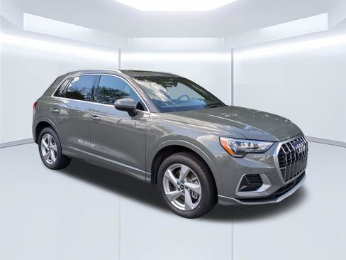 Used 2022 Audi Q3 2.0T Premium w/ Convenience Package AWD/4WD image 11