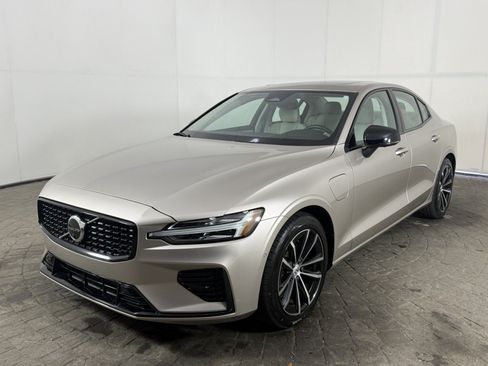 Used 2023 Volvo S60 T8 Plus AWD/4WD image 3