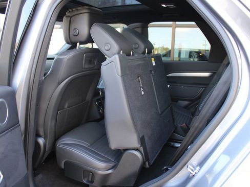 Certified 2025 Land Rover Discovery Dynamic SE image 40