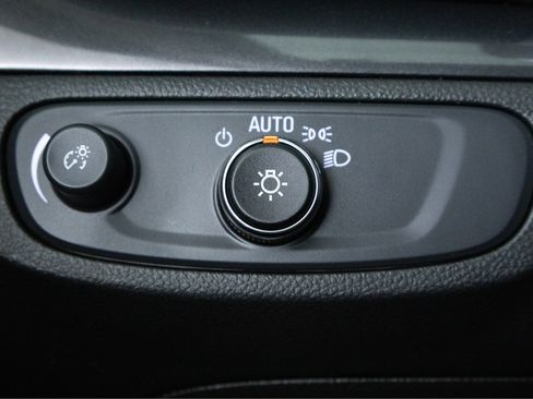 Certified 2022 Buick Encore Preferred AWD/4WD image 21