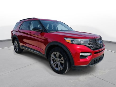 Used 2024 Ford Explorer XLT w/ Equipment Group 202A image 2