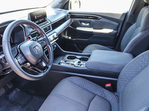 Certified 2025 Honda Pilot Sport image 19