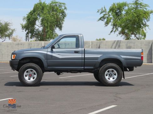 Used 1992 Toyota Pickup Deluxe AWD/4WD image 7