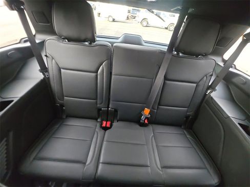 Used 2021 GMC Yukon Denali w/ Denali Premium Package image 16