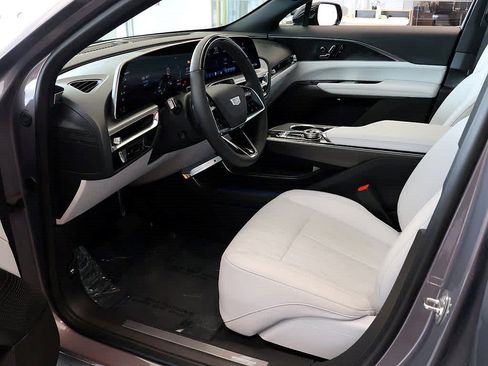 Used 2026 Cadillac Lyriq Luxury AWD/4WD image 9