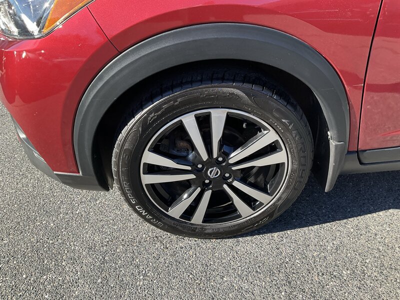 Used 2019 Nissan Kicks SR FWD image 8