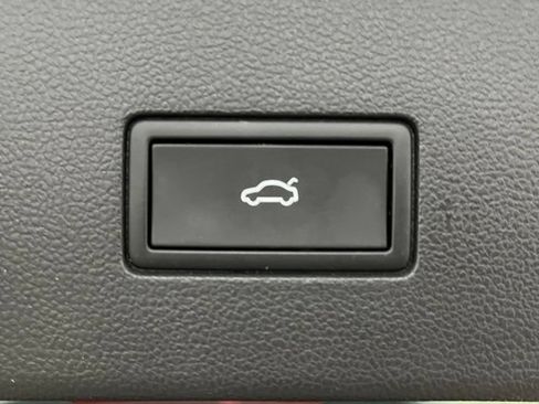 Used 2024 Volkswagen Atlas SEL AWD/4WD image 15