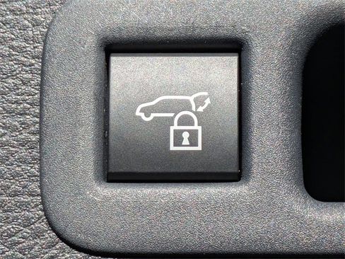 Used 2025 Toyota Sienna Limited image 14