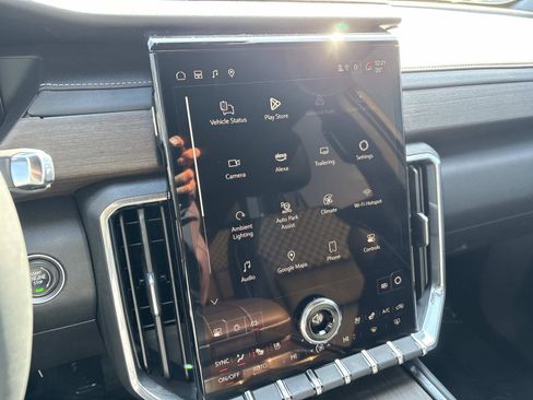 Certified 2024 GMC Acadia Denali w/ Super Cruise Package image 23