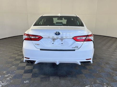 Used 2020 Toyota Camry SE w/ Sunroof Package image 6