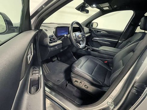 Used 2025 Chevrolet Traverse LT AWD/4WD image 21