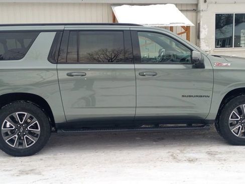 Used 2023 Chevrolet Suburban Z71 w/ Luxury Package image 8