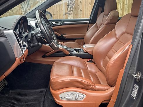 Used 2017 Porsche Cayenne Turbo image 26