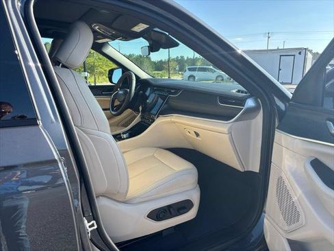 Certified 2025 Jeep Grand Cherokee Limited AWD/4WD image 40